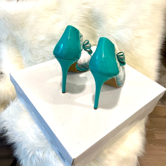 Women Heels - Picture 2 of 4